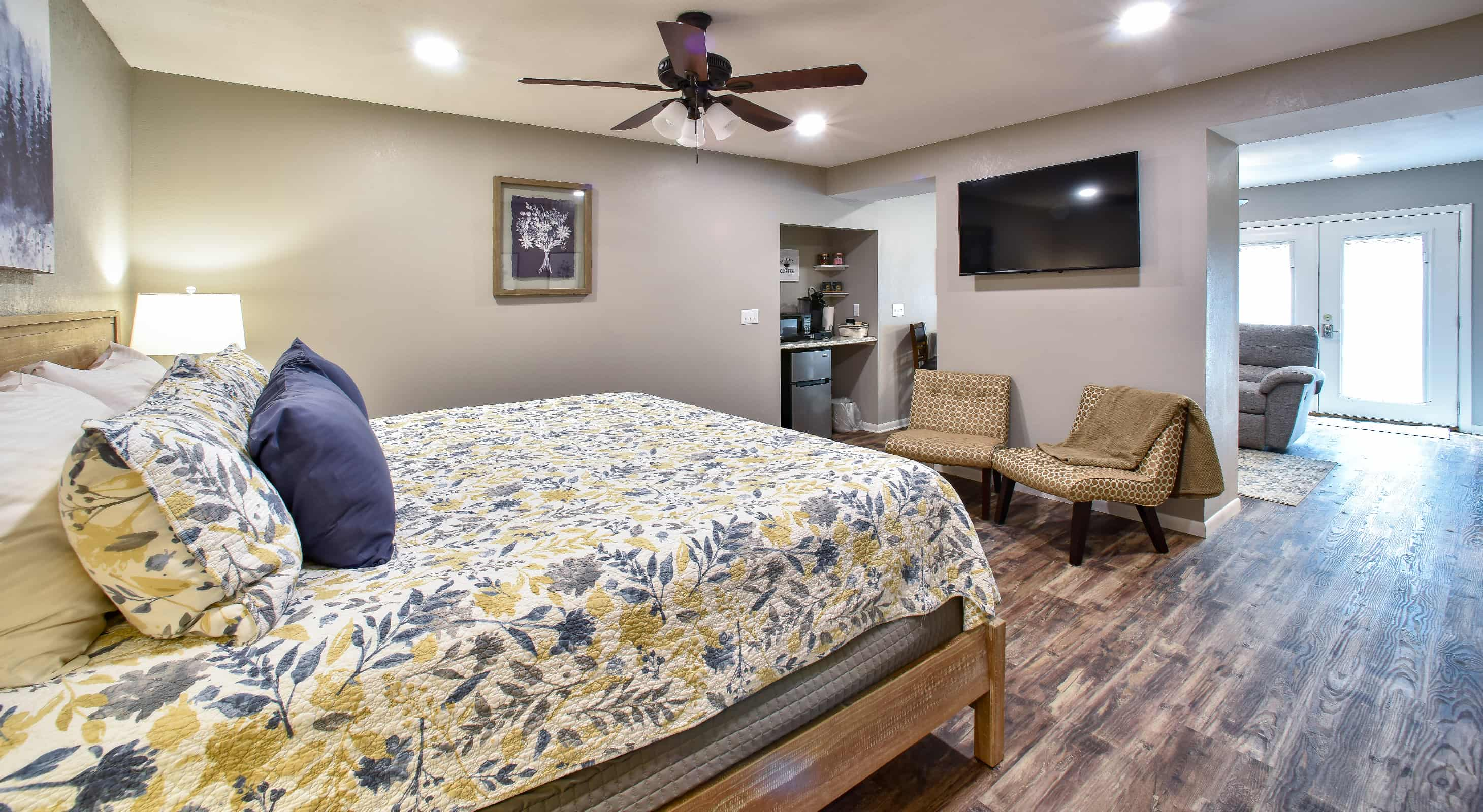 Big Sky Suite bedroom offering one of the best places to stay in Kansas