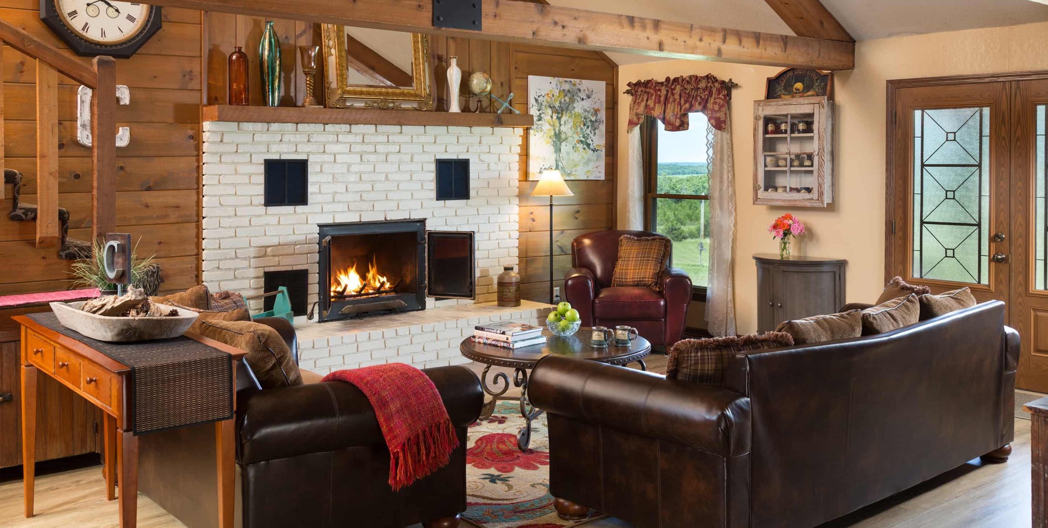 Kansas lodging with a living room and fireplace at bed and breakfast in the Kansas City area