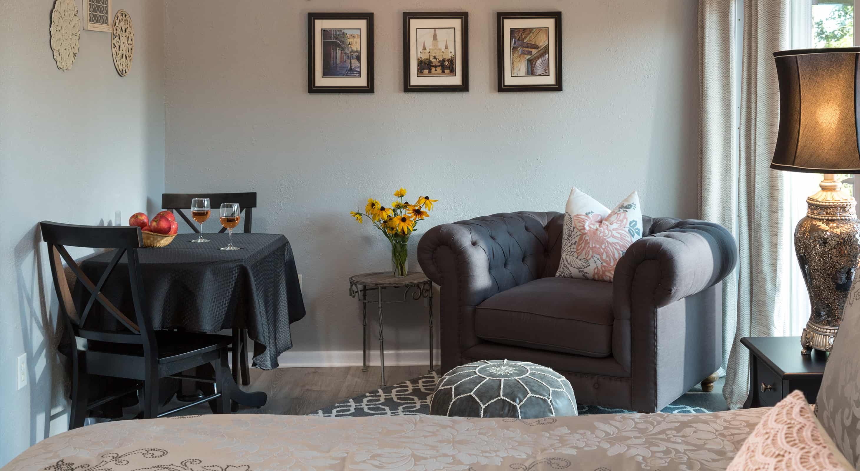 Kansas accommodations in the French Quarter Room with dining area