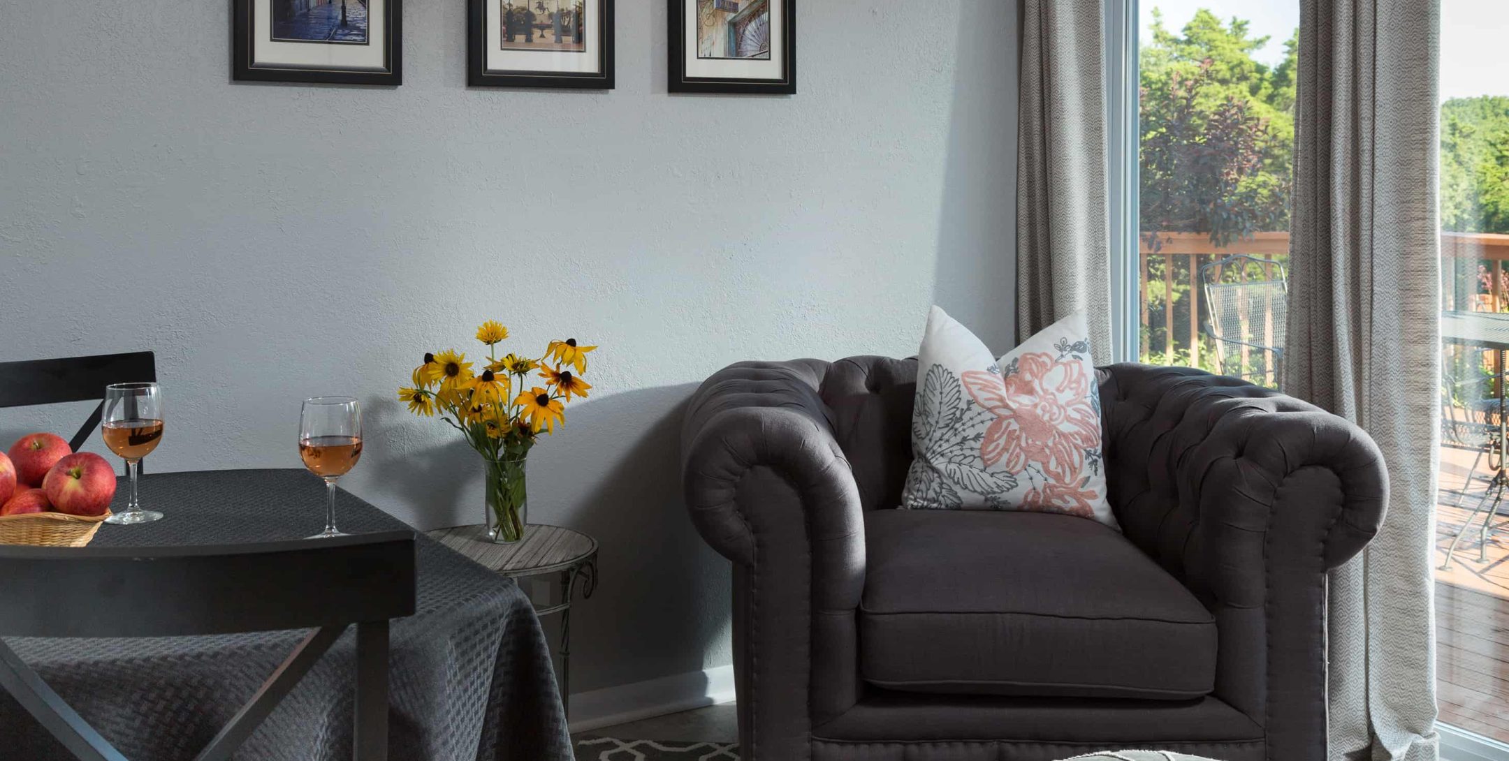 French Quarter Room table and chair