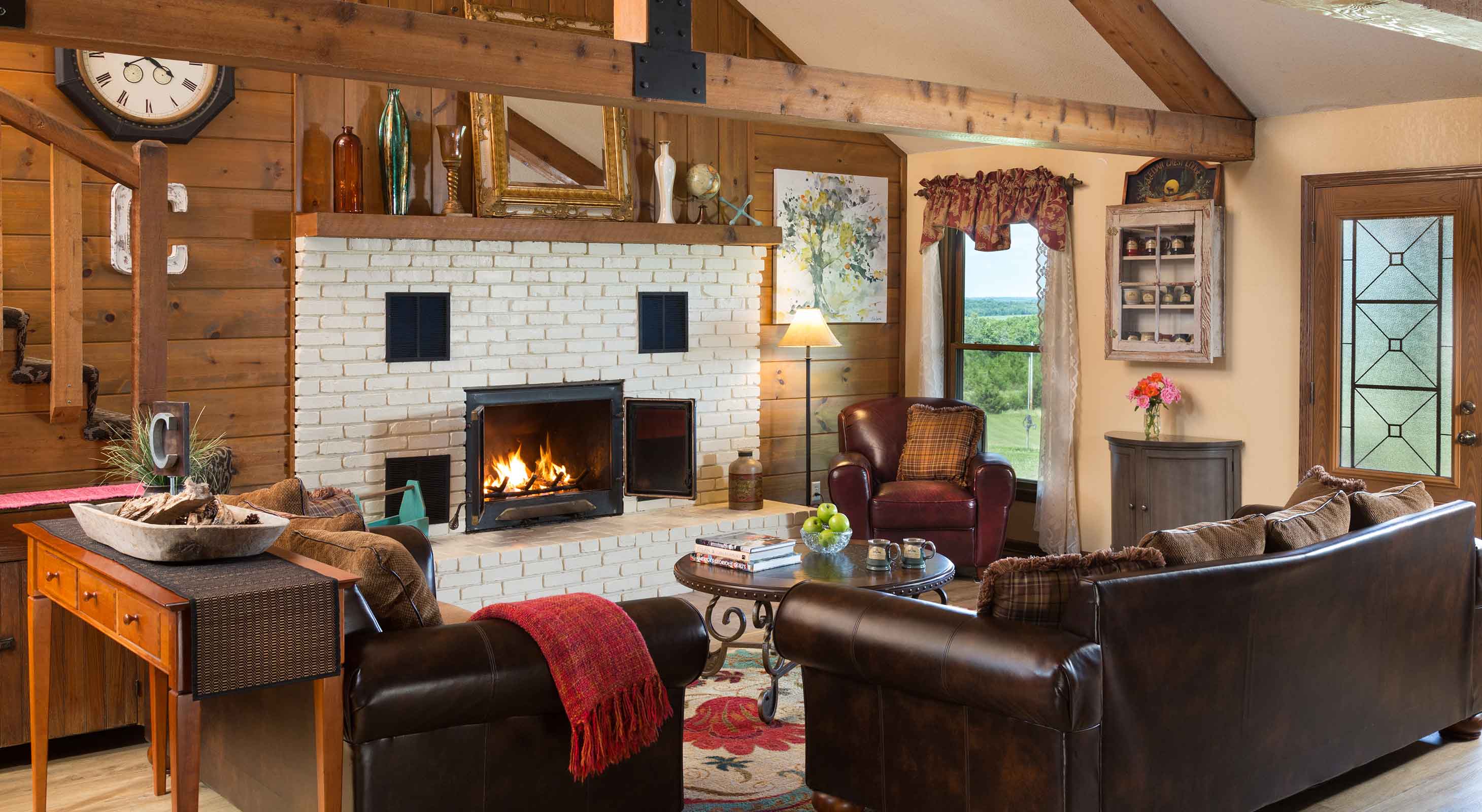 Common living room with fireplace