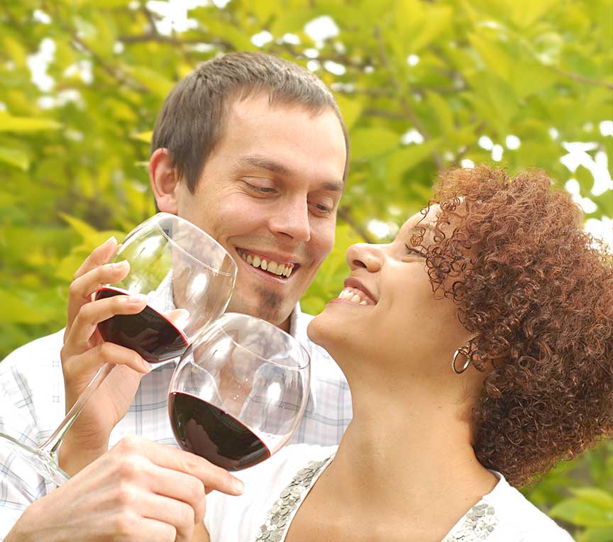 Couple drinking red wine outside