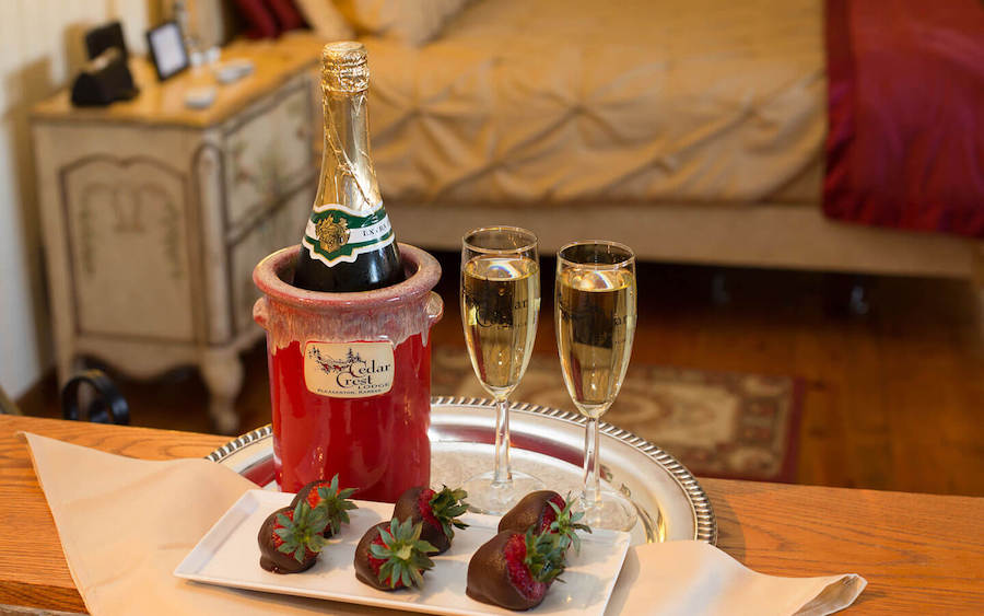 champagne and chocolate covered strawberries in our midwest honeymoon package