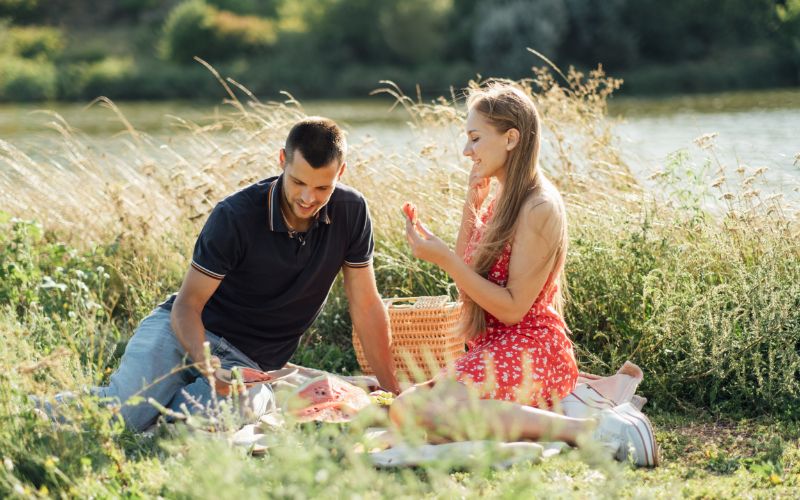 Couple on a romantic getaway near St. Louis